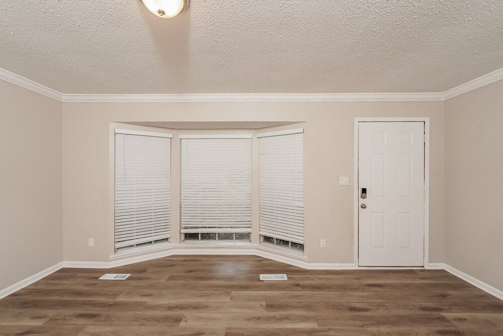 5064 Darlene Dr - Photo 5 of 17