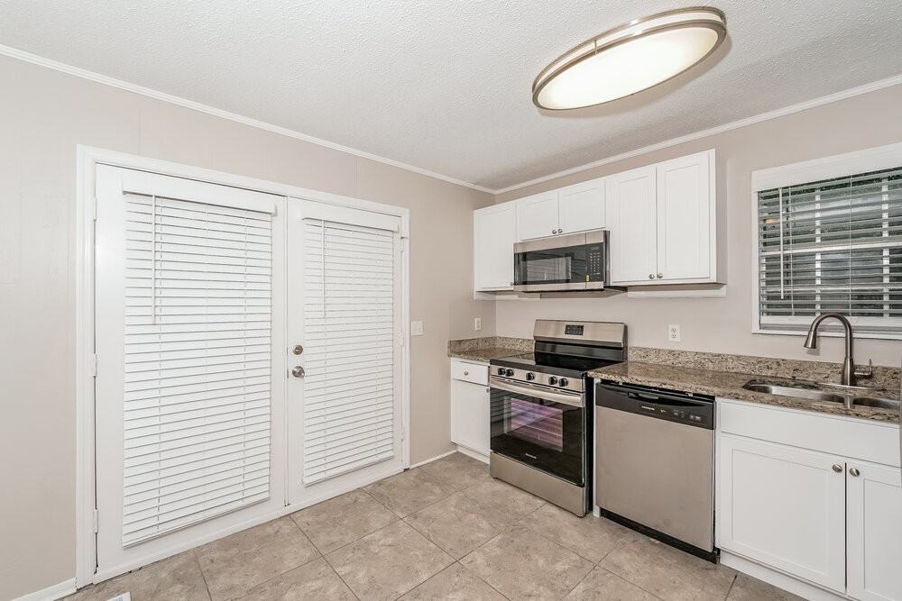 5064 Darlene Dr - Photo 7 of 17