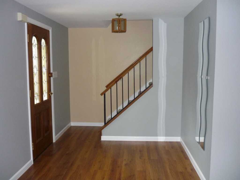 219 Newport Dr - Photo 3 of 37