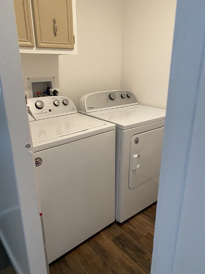 226 1/2 E 9th St - Photo 5 of 8