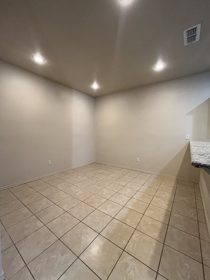 3205 112th St - Photo 6 of 19