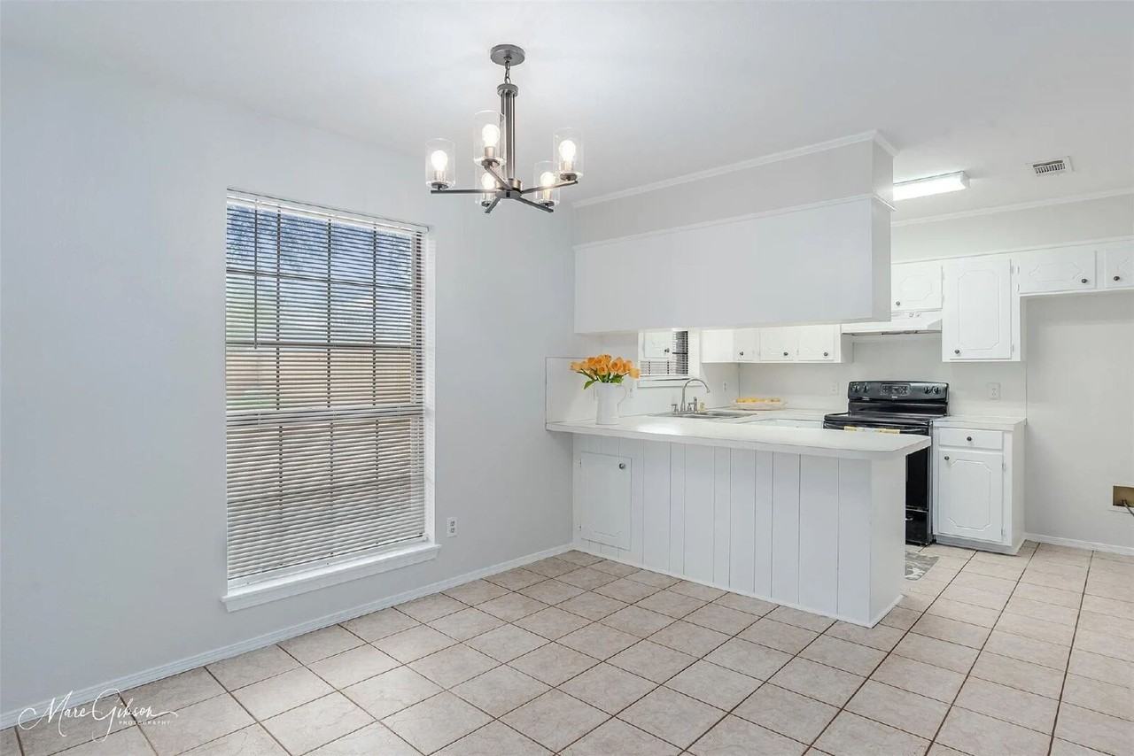 2211 General York Cir - Photo 4 of 20