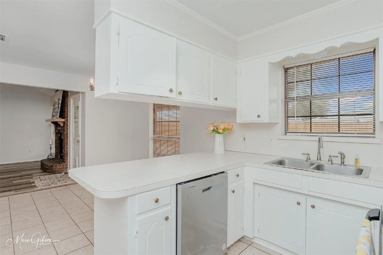 2211 General York Cir - Photo 5 of 20