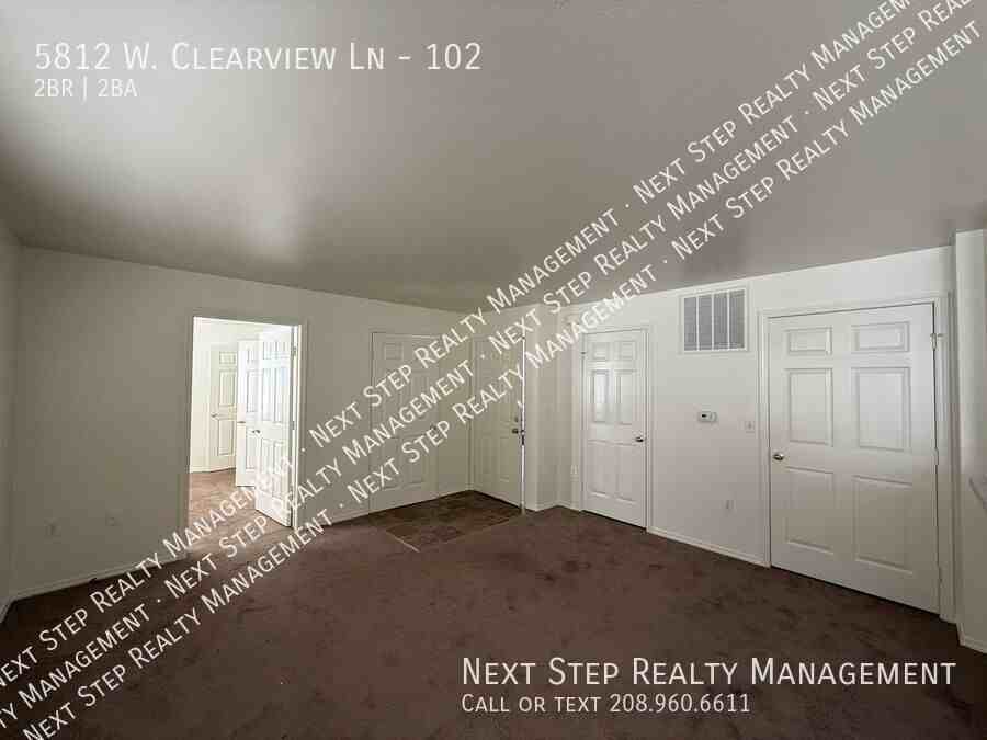 5812 W Clearview Ln #102 - Photo 3 of 16