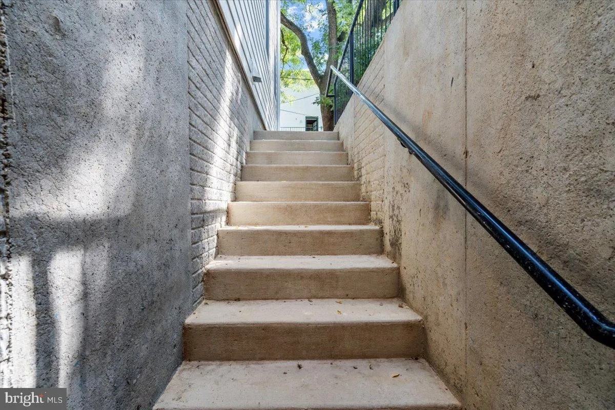 214 S Henry St #214B - Photo 2 of 16