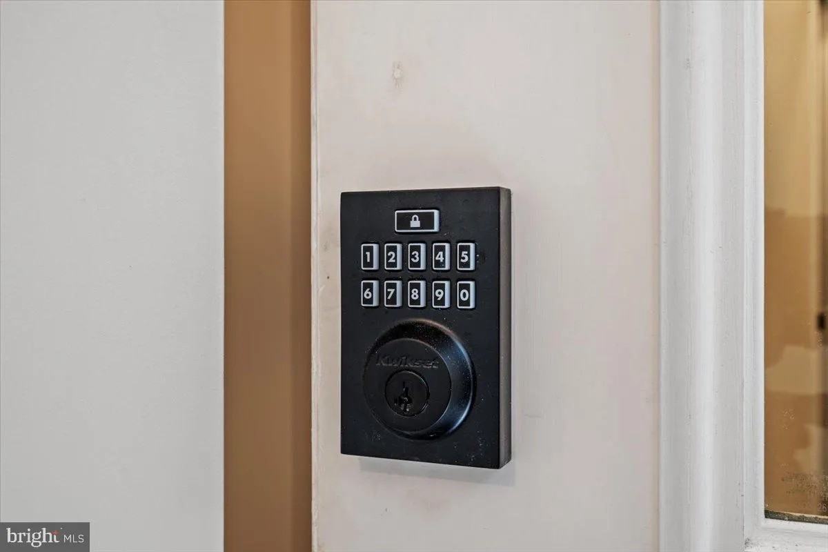 214 S Henry St #214B - Photo 3 of 16