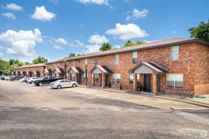 featured image of 2800 Cedar Cir