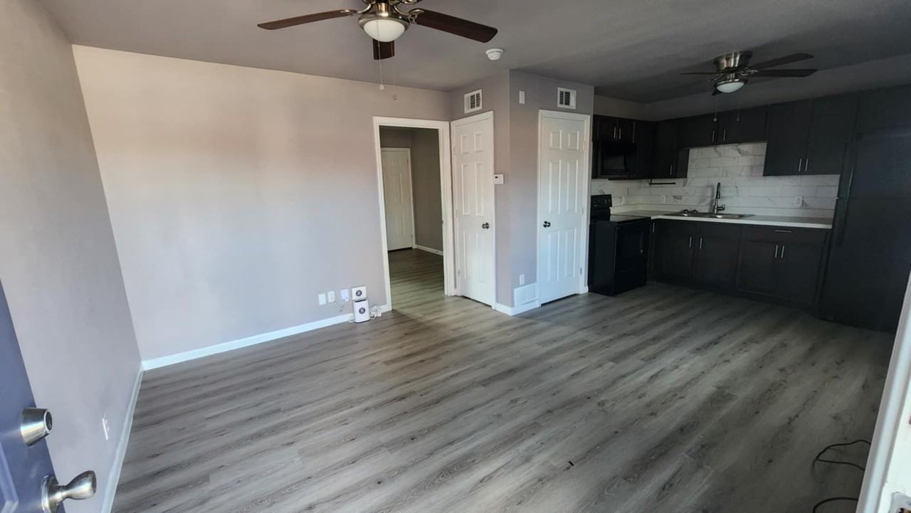 2800 Cedar Circle - Photo 3 of 7