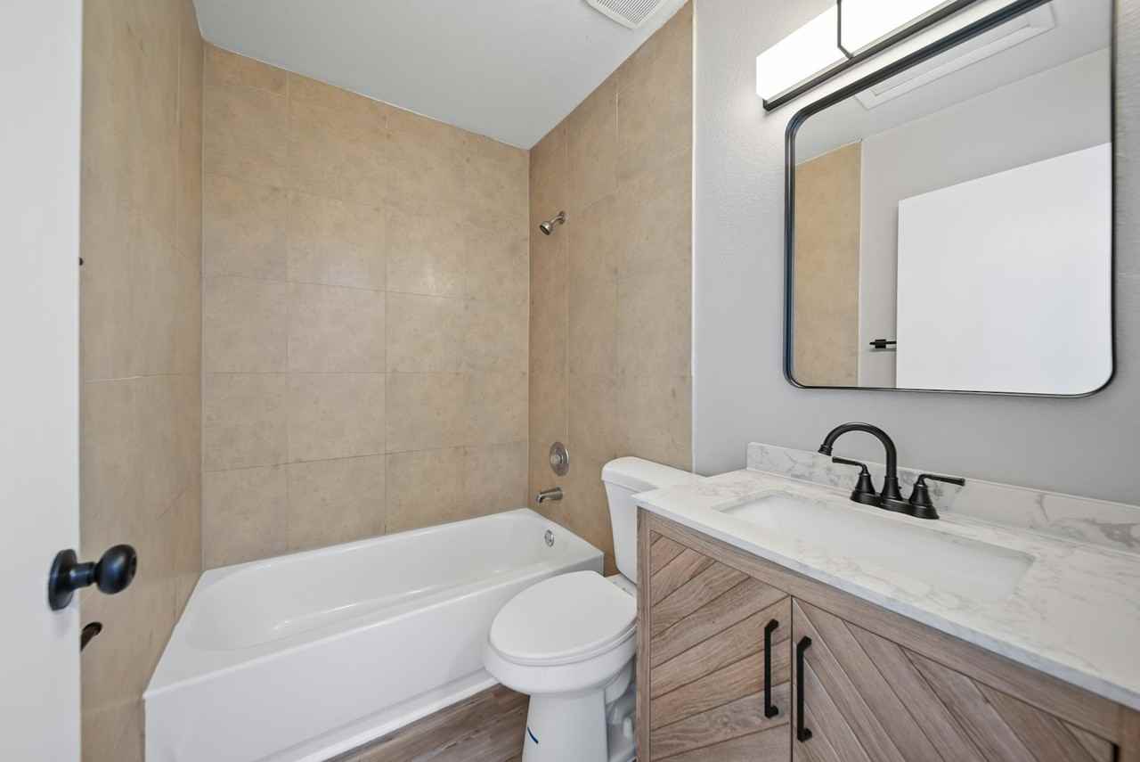 714 E Floribraska Ave #D - Photo 3 of 15