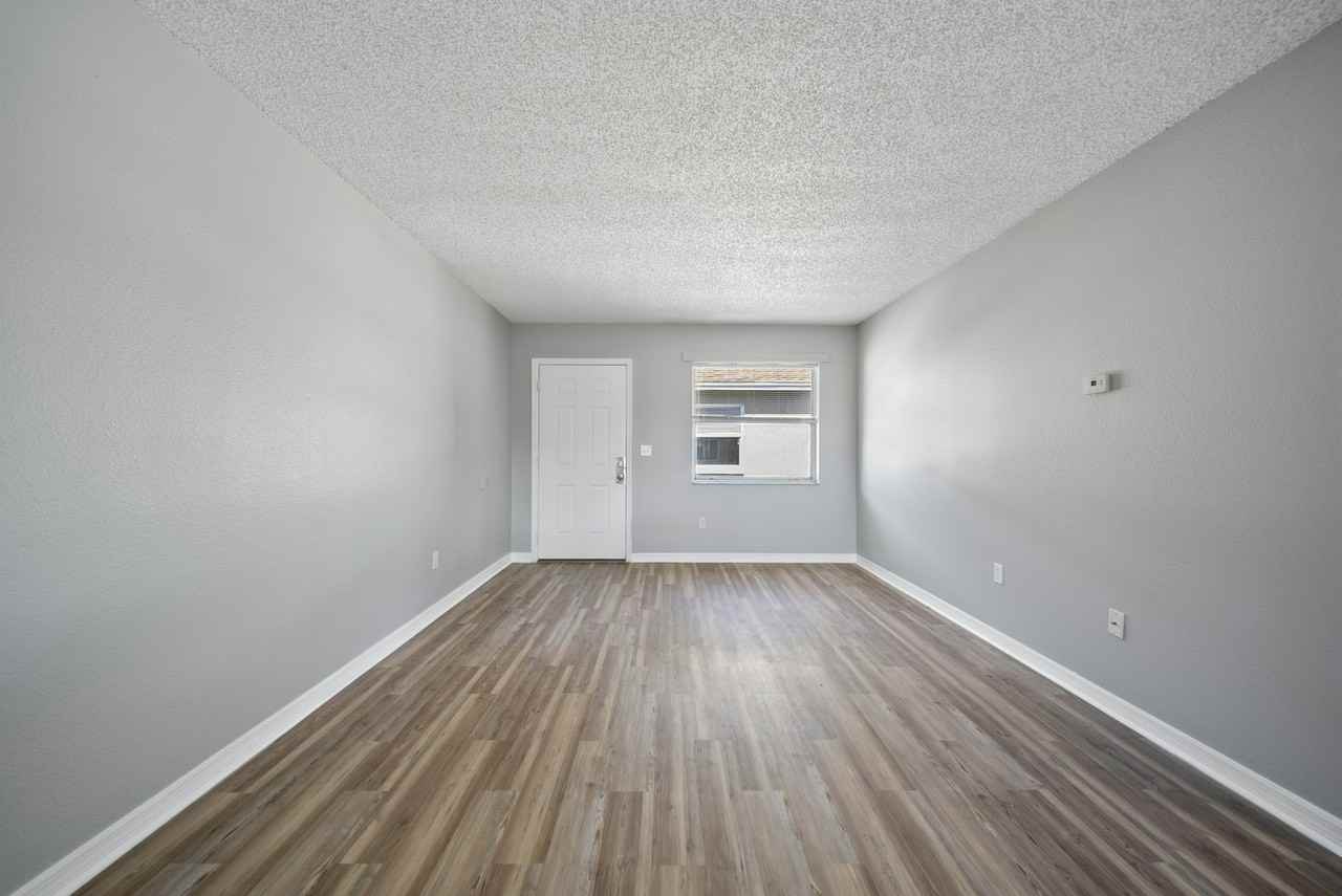 714 East Floribraska Avenue, Unit D - Photo 6 of 16