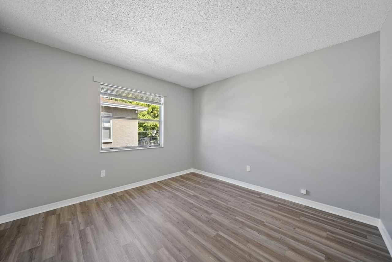 714 East Floribraska Avenue, Unit D - Photo 7 of 16