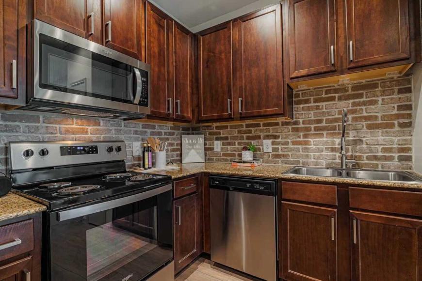 10799 Memorial Dr - Photo 3 of 10