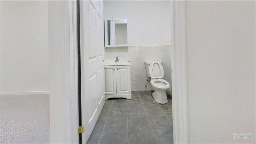 954 3rd Ave - Photo 4 of 8