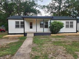 featured image of 211 Se 3rd St