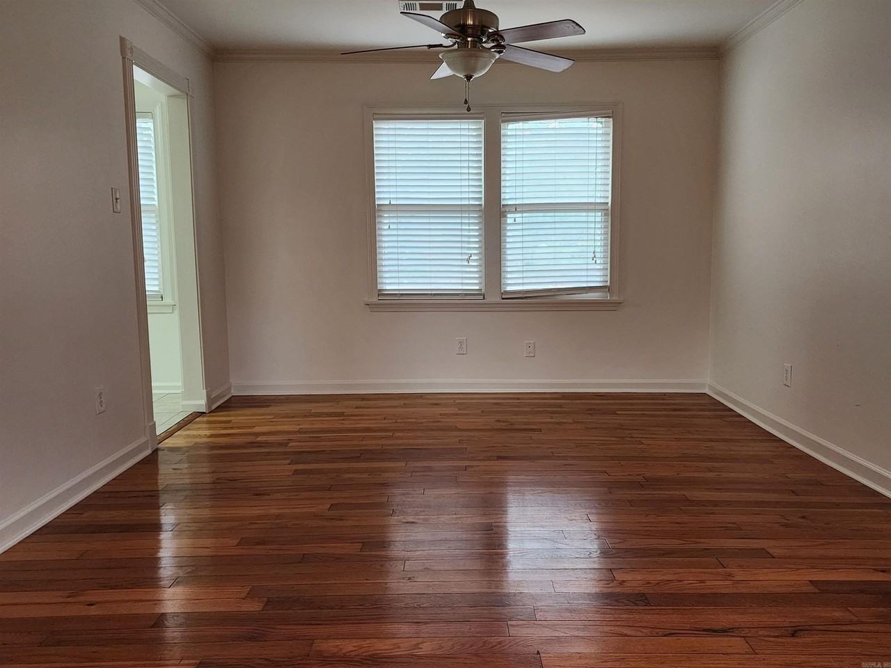 211 Se 3rd St - Photo 4 of 17