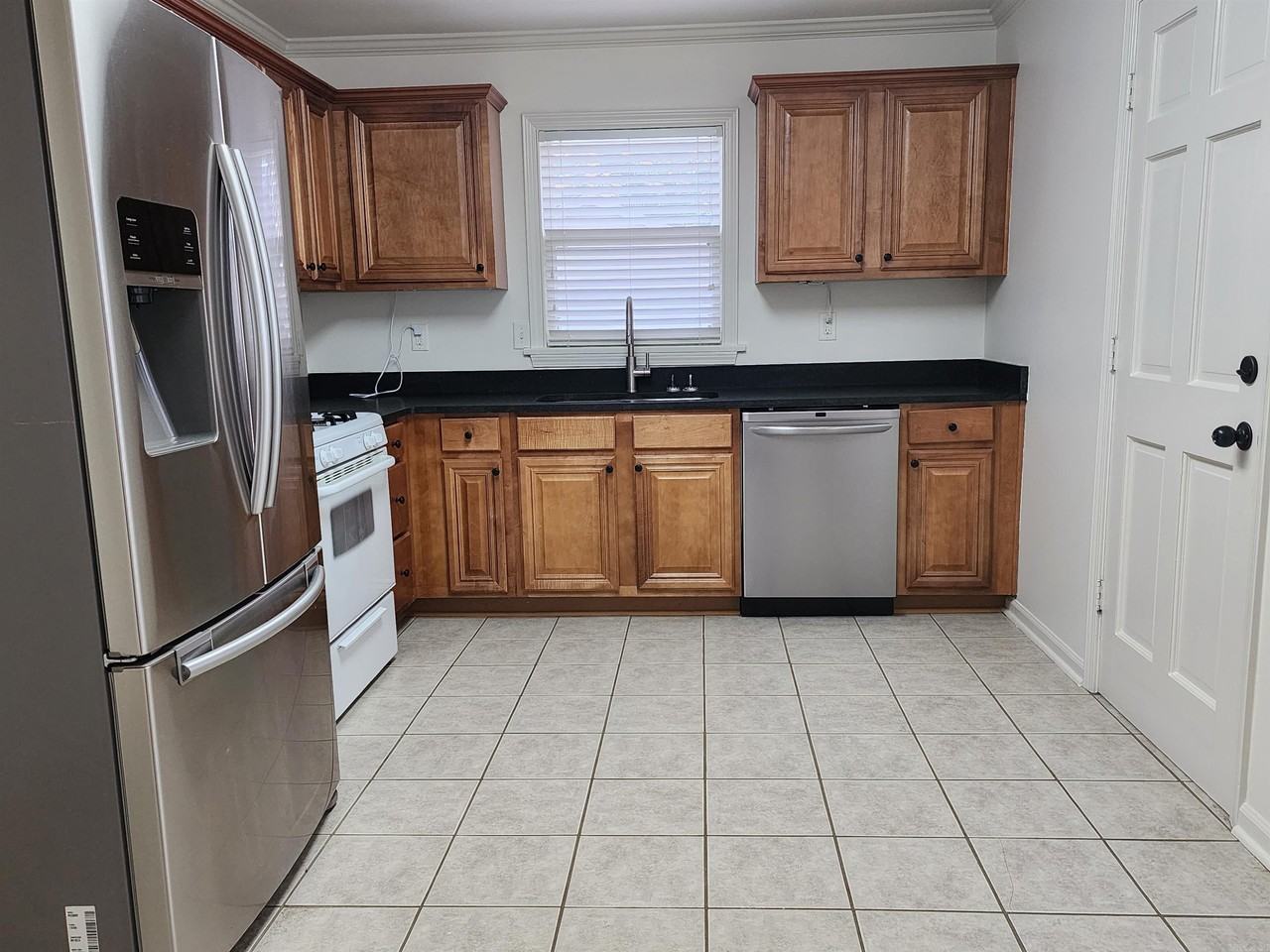 211 Se 3rd St - Photo 6 of 17