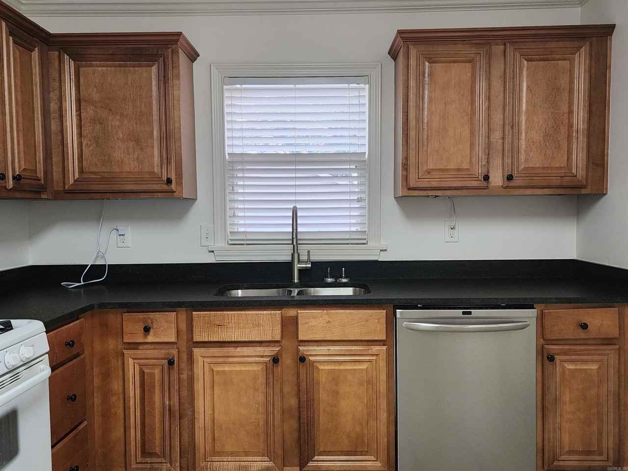 211 Se 3rd St - Photo 7 of 17