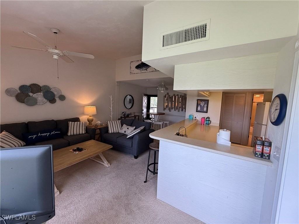 5590 Trailwinds Dr Apt 421 #421 - Photo 5 of 18