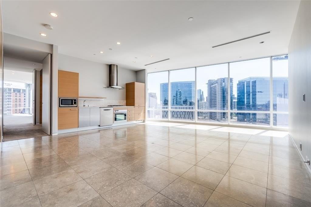 2430 Victory Park Ln #1809