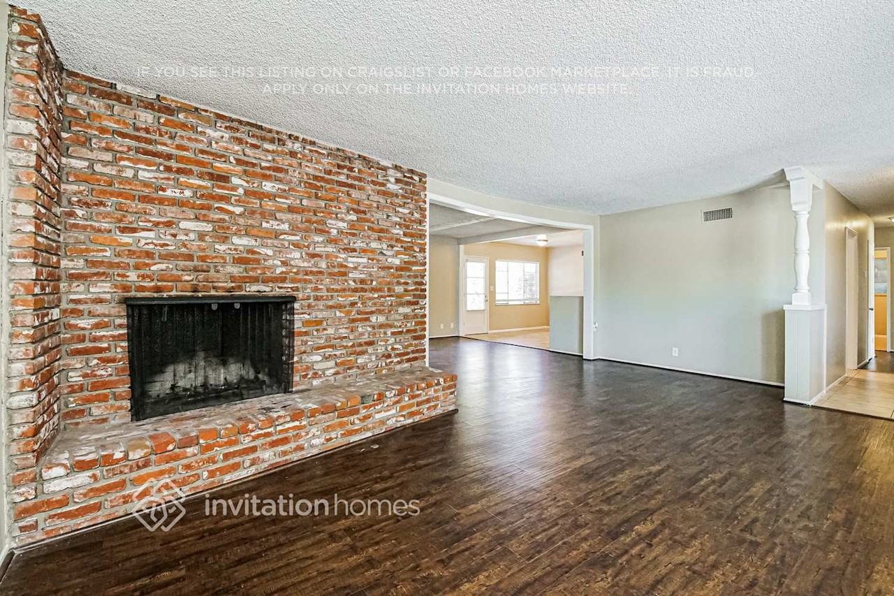 1515 Mural Drive - Photo 3 of 17