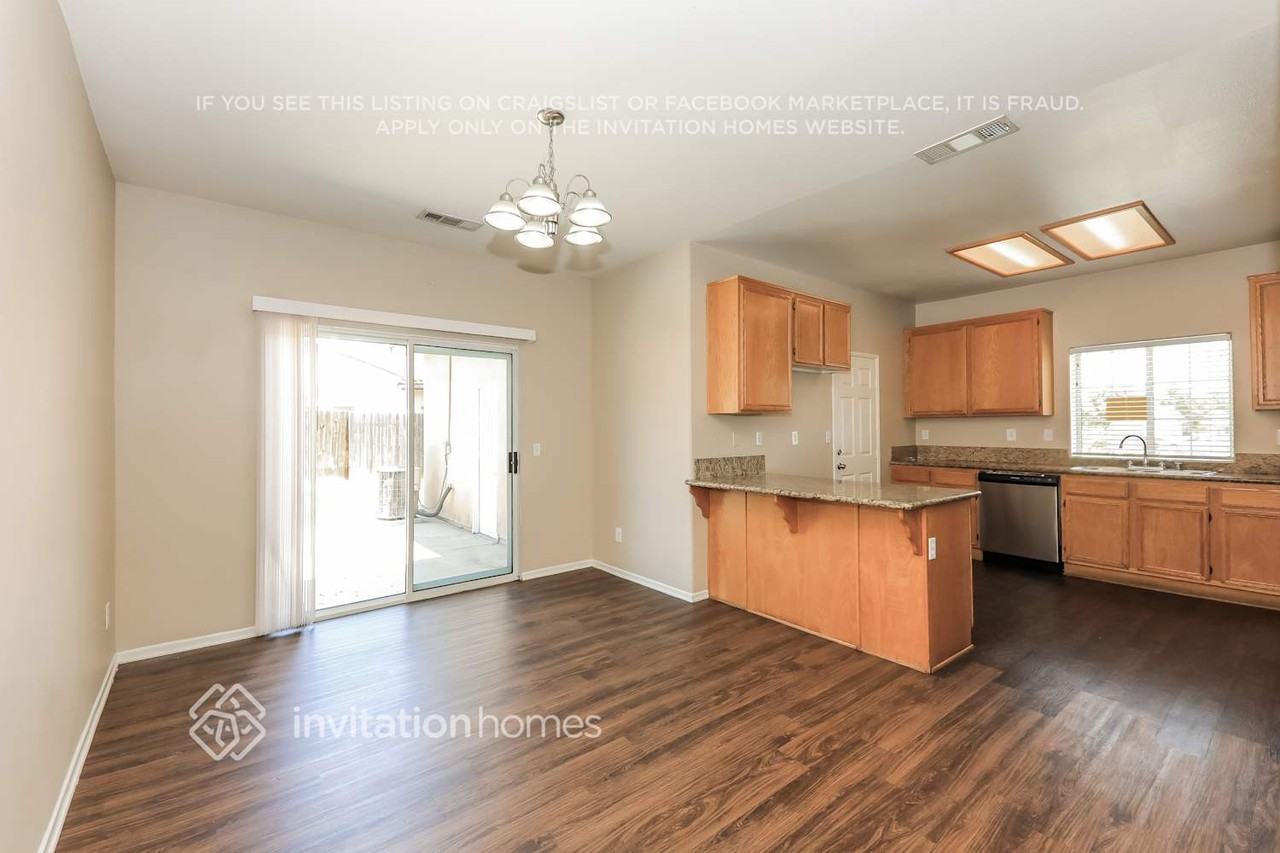 12813 Westbury Dr - Photo 6 of 17