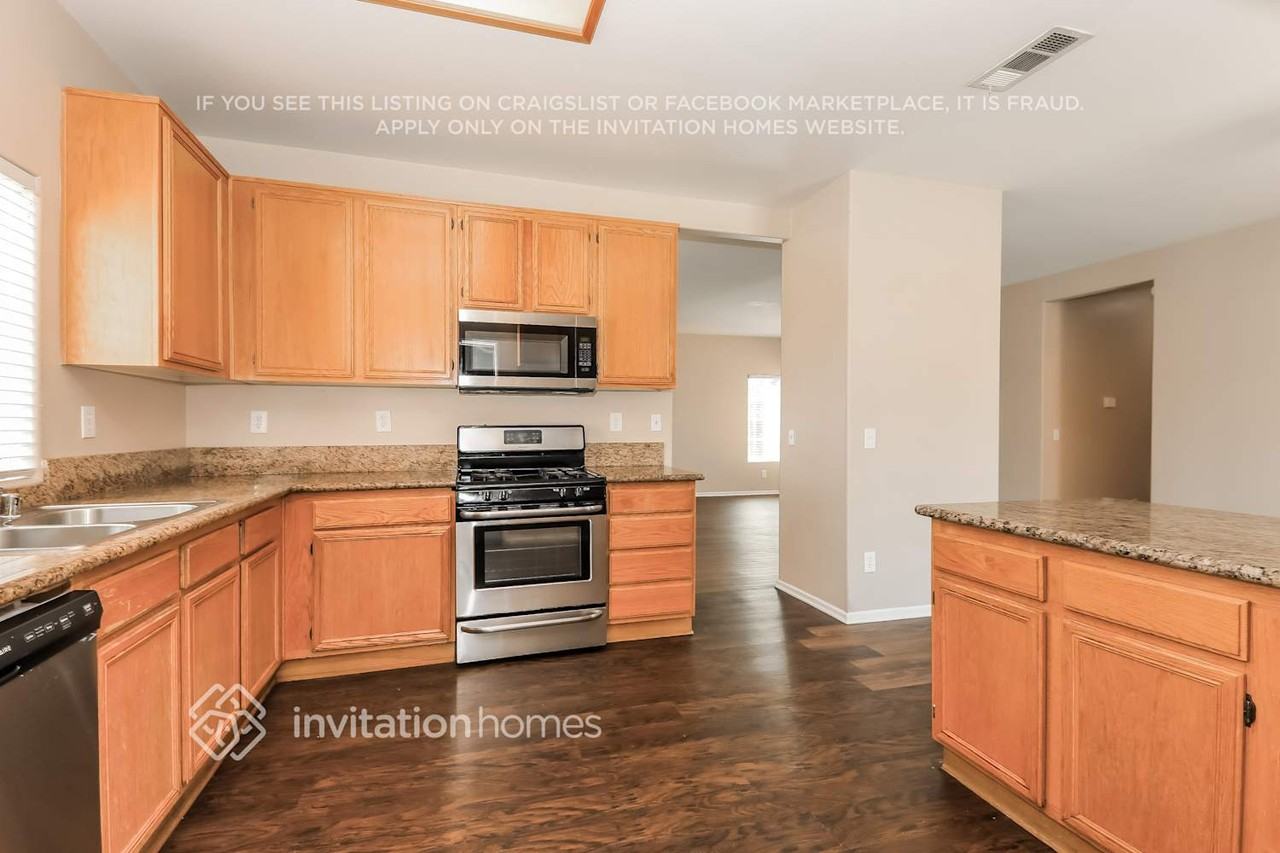 12813 Westbury Dr - Photo 7 of 17