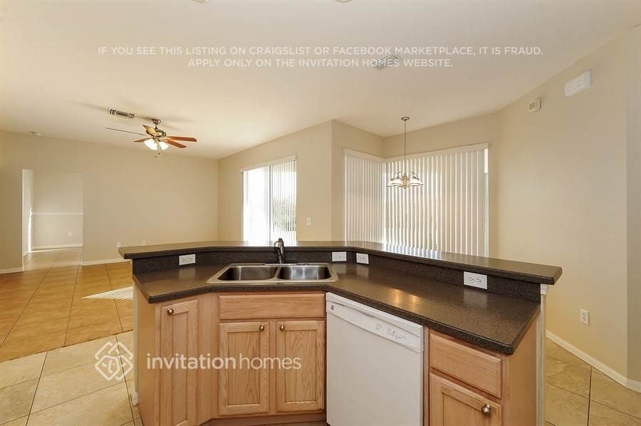 1846 Sweetspire Dr - Photo 3 of 21