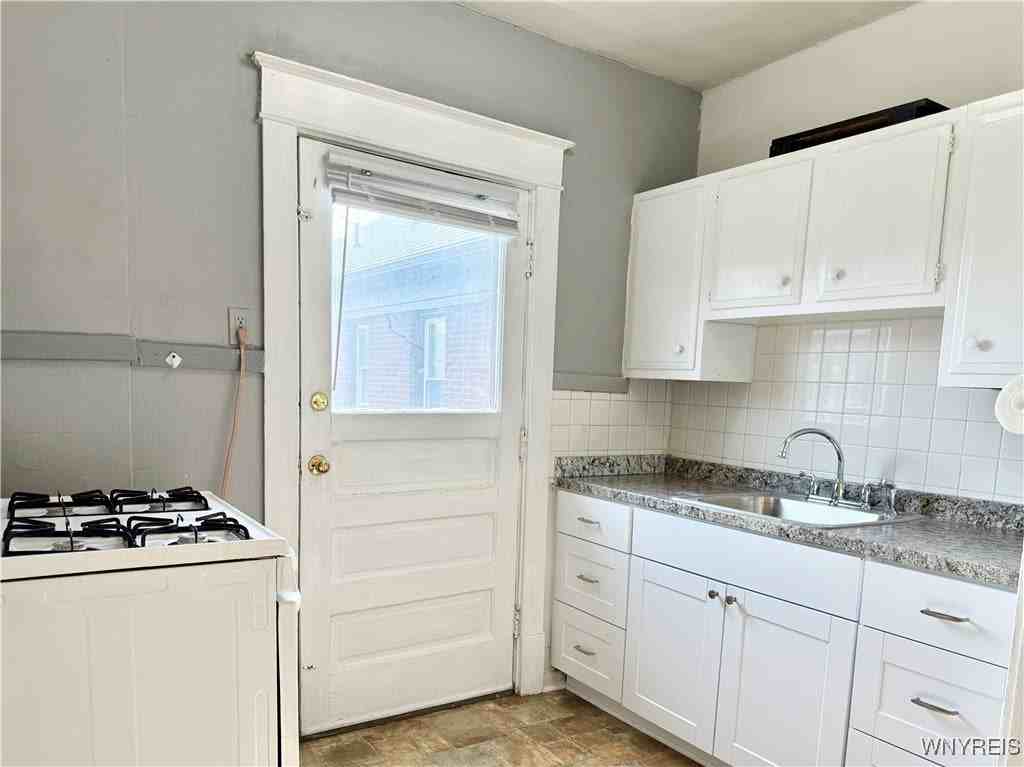 422 Skillen St - Photo 3 of 9