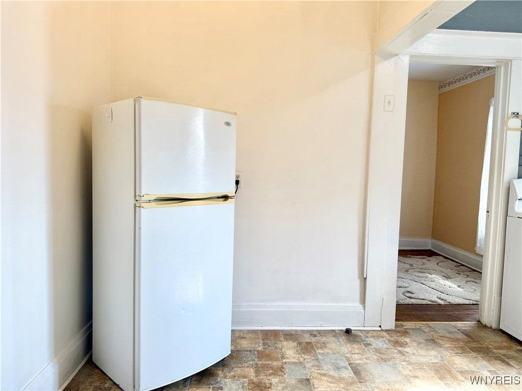 422 Skillen St - Photo 4 of 9