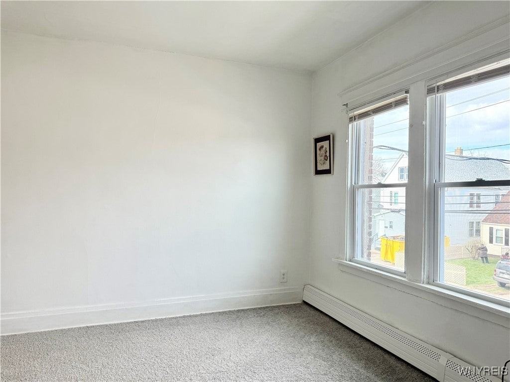 422 Skillen St - Photo 5 of 9