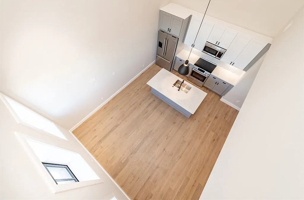 48 Franklin St #402 - Photo 2 of 9
