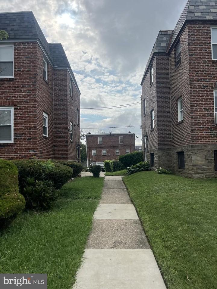 940 E Vernon Rd - Photo 2 of 24