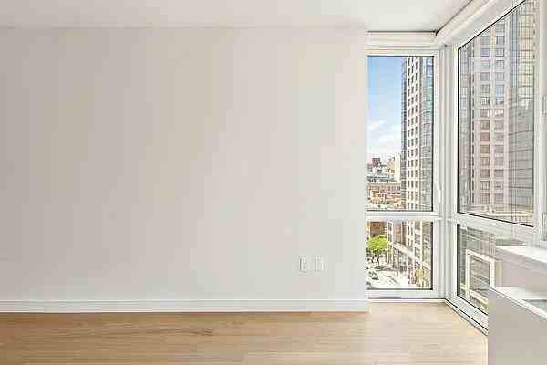 W 25th St #07G - Photo 3 of 20