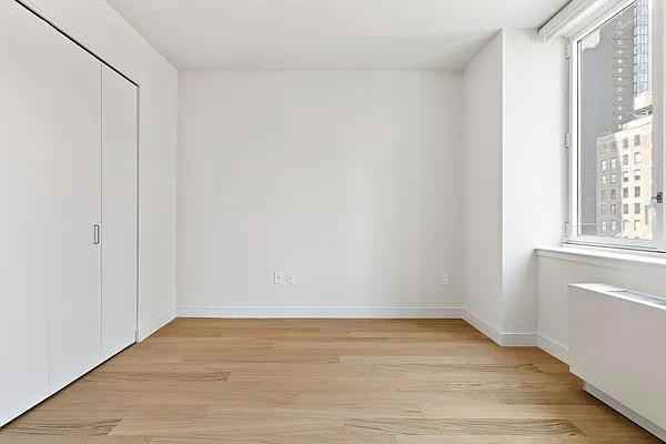 W 25th St #07G - Photo 6 of 20