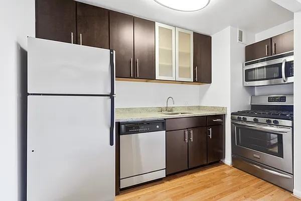 W 24th St #15A - Photo 2 of 5