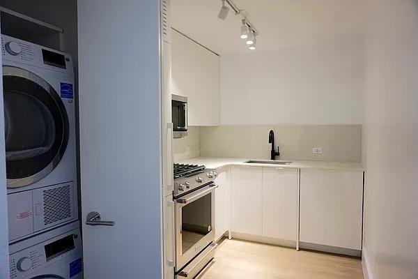 W 24th St #9O - Photo 5 of 20