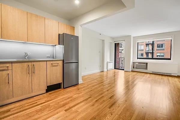 W 15th St #603 - Photo 4 of 20