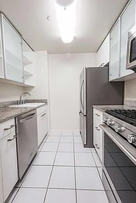 W 20th St #06R - Photo 3 of 20