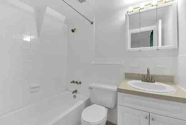 E 22nd St #6O - Photo 6 of 13