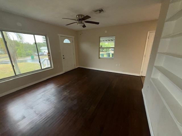 919 Kensington Dr - Photo 2 of 9