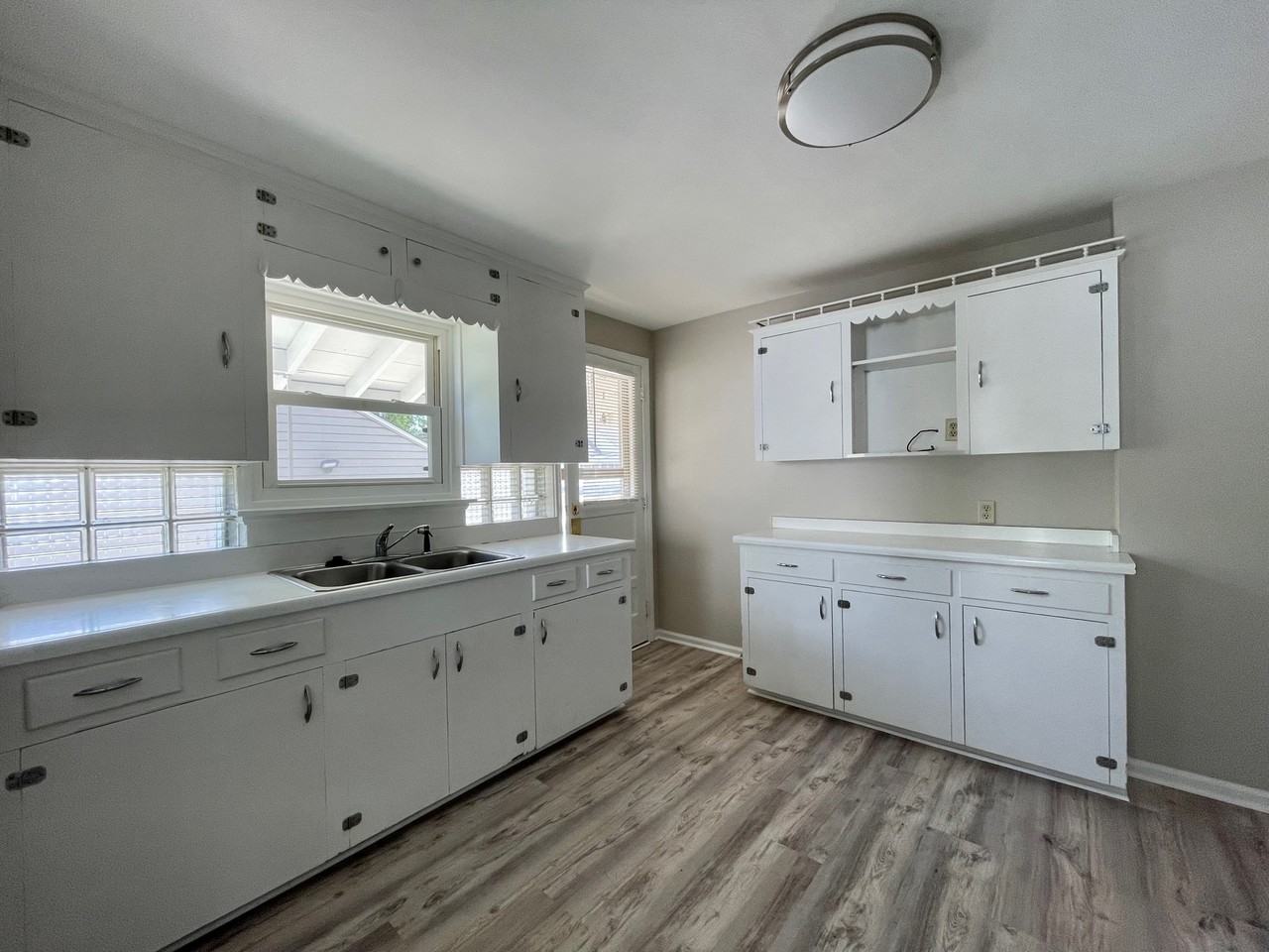 855 West Main Street - Photo 2 of 10