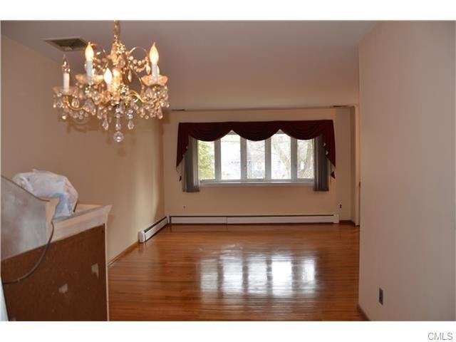 271 Newtown Ave - Photo 2 of 16