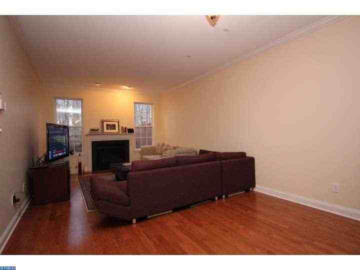 75 Warwick Rd - Photo 3 of 25