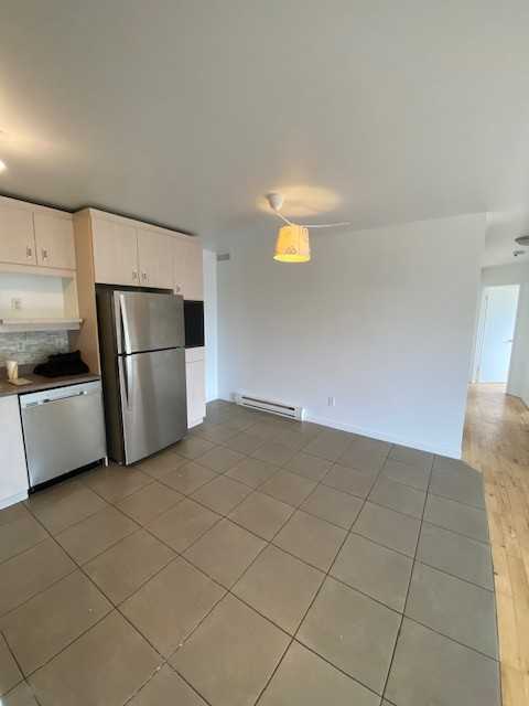 71 Avenue Jolliet #11 - Photo 3 of 13