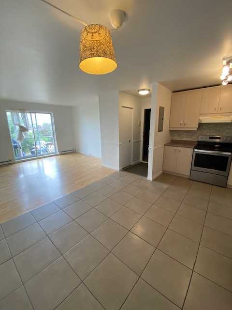 71 Avenue Jolliet #11 - Photo 2 of 13