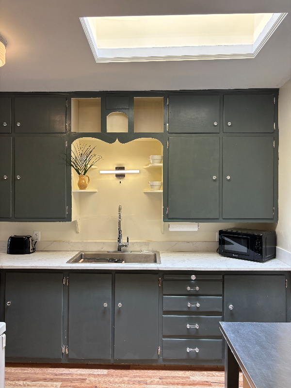 708 N Monterey Ave - Photo 3 of 10