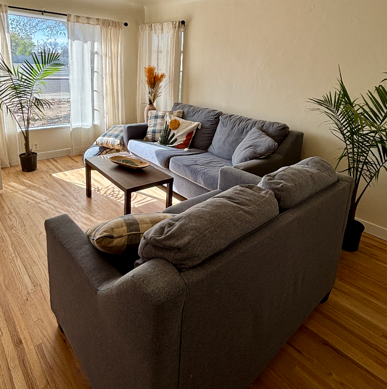 708 N Monterey Ave - Photo 6 of 10