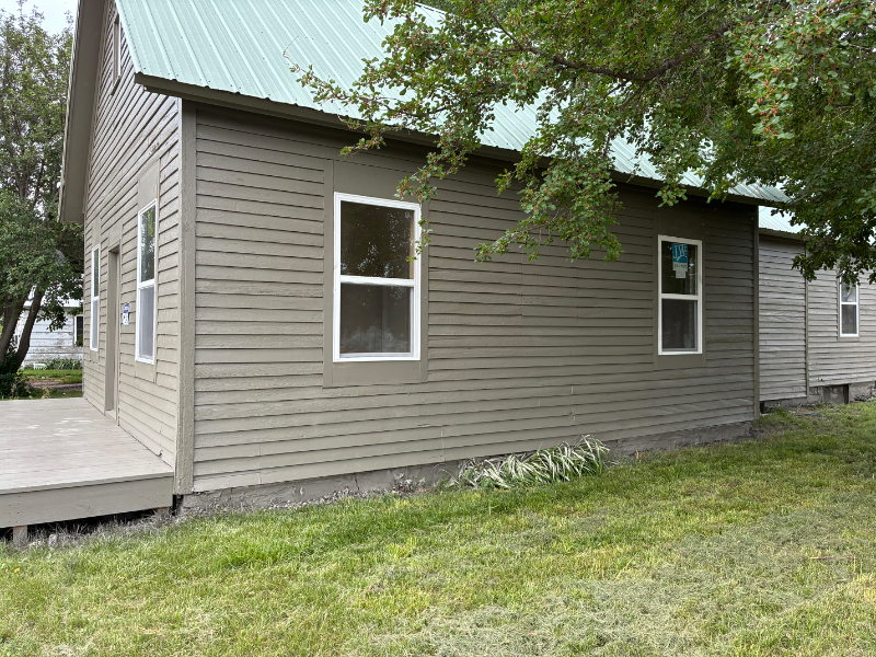 302 E 9th St - Photo 2 of 11