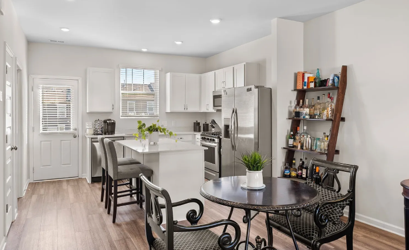 2709 Fordham St - Photo 5 of 20