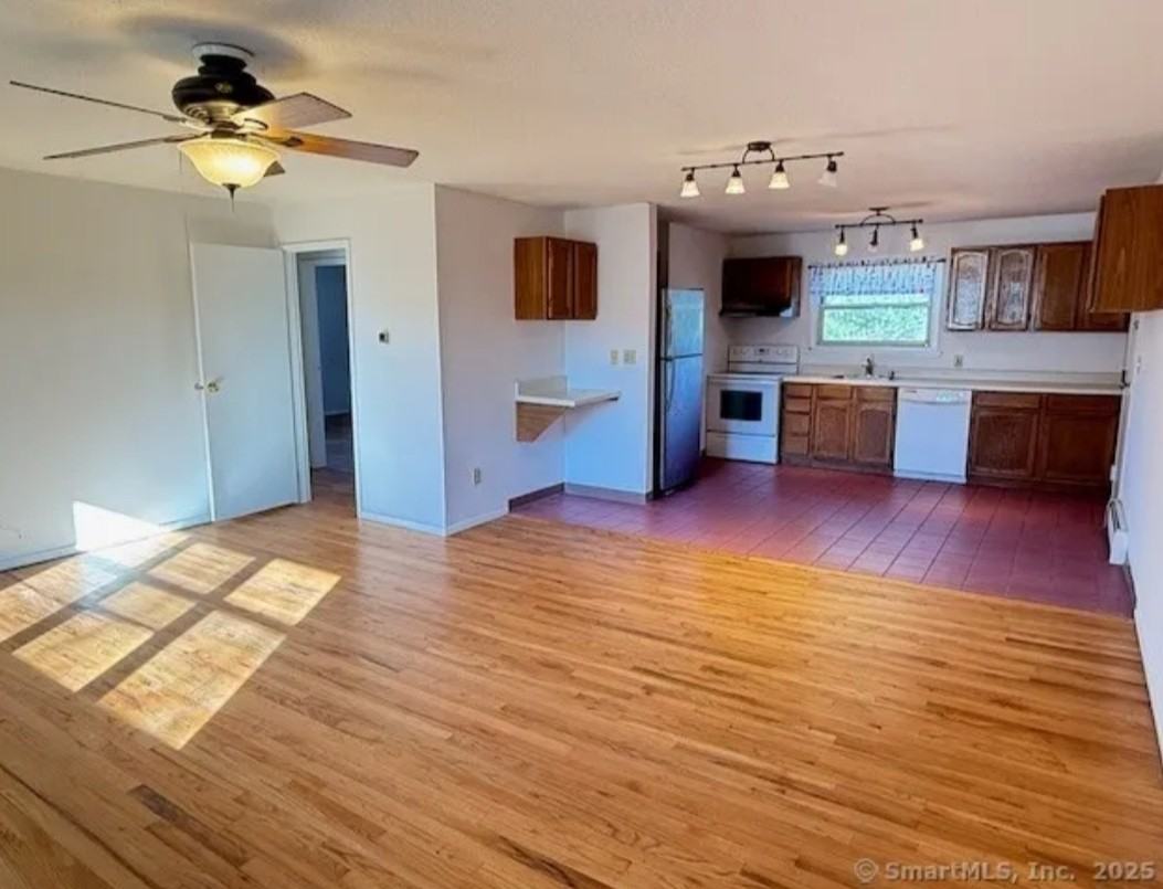 482 Oak Ave #60 - Photo 3 of 8
